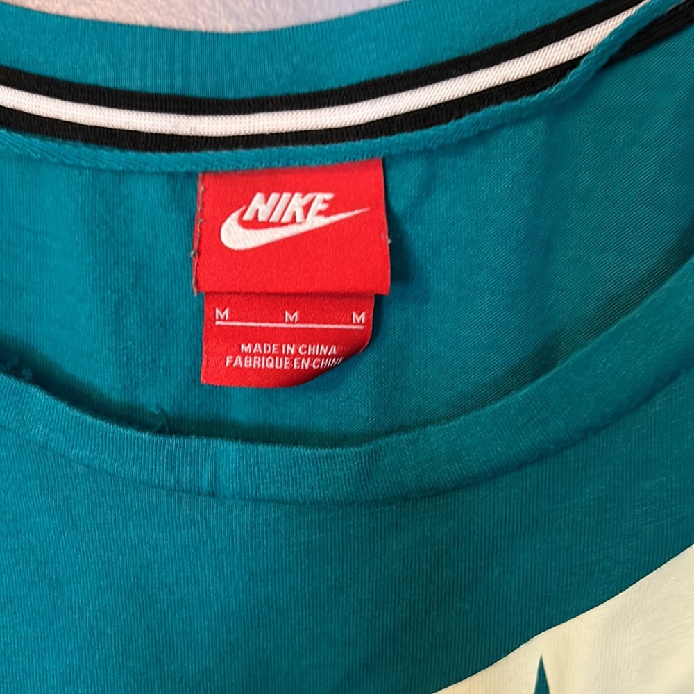 Nike Top - Picture 2 of 4